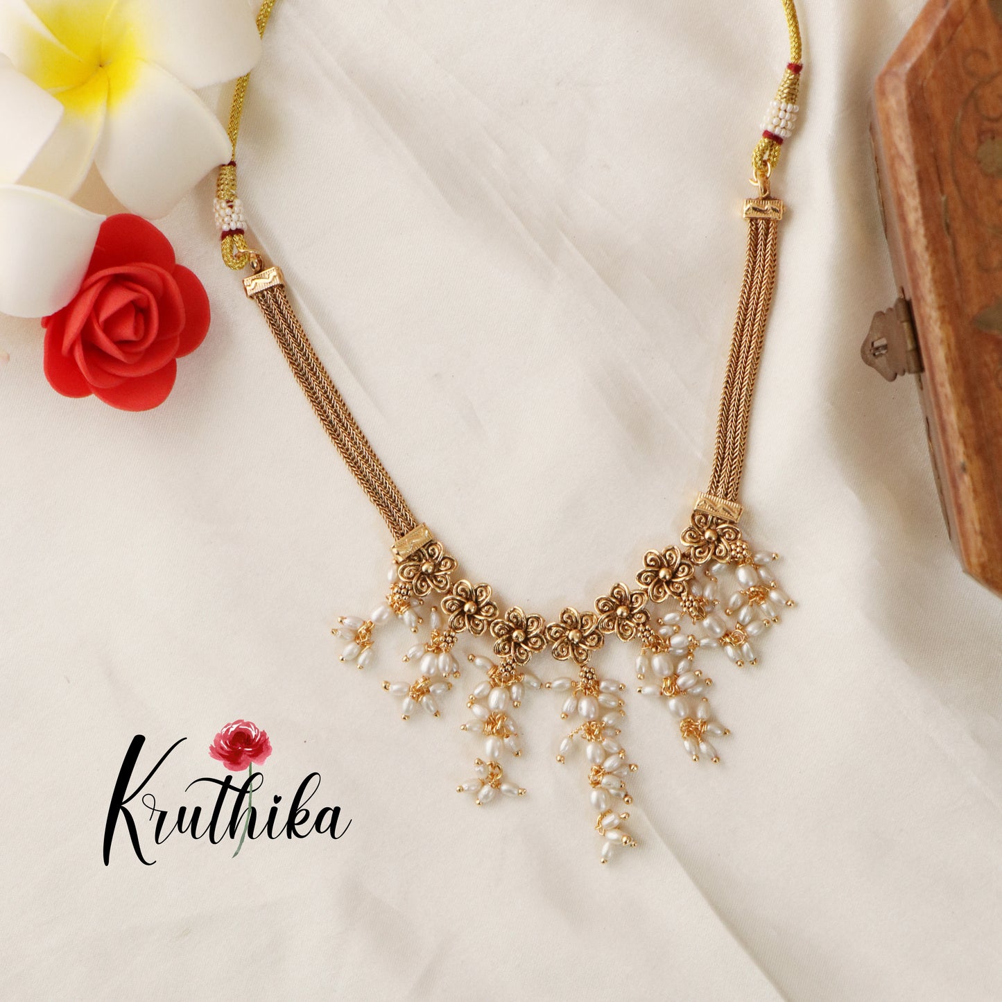 Pretty Antique Flower Pearls Necklace NC1400