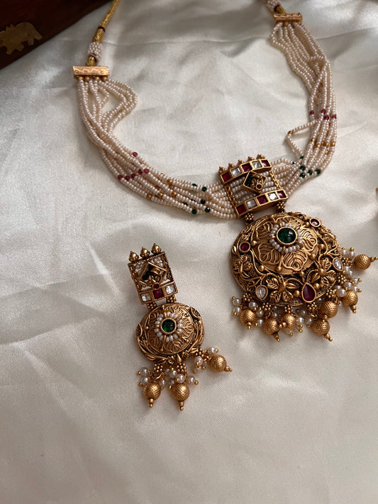 Pearls choker with antique pendant NC1009