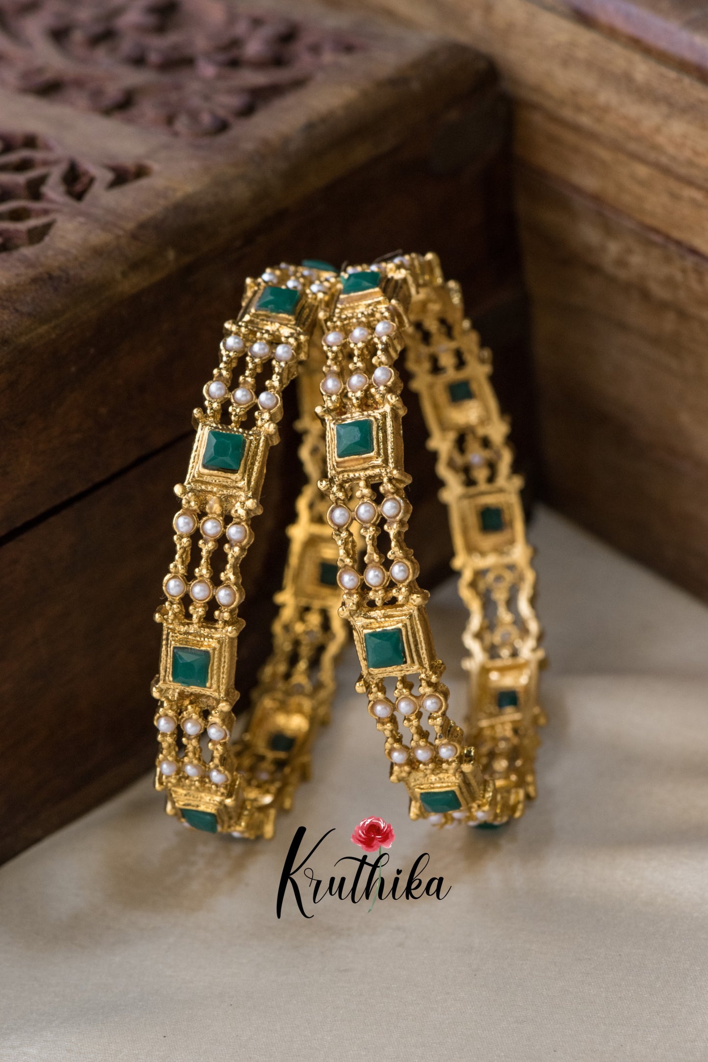 Simple AD pearl bangles B122