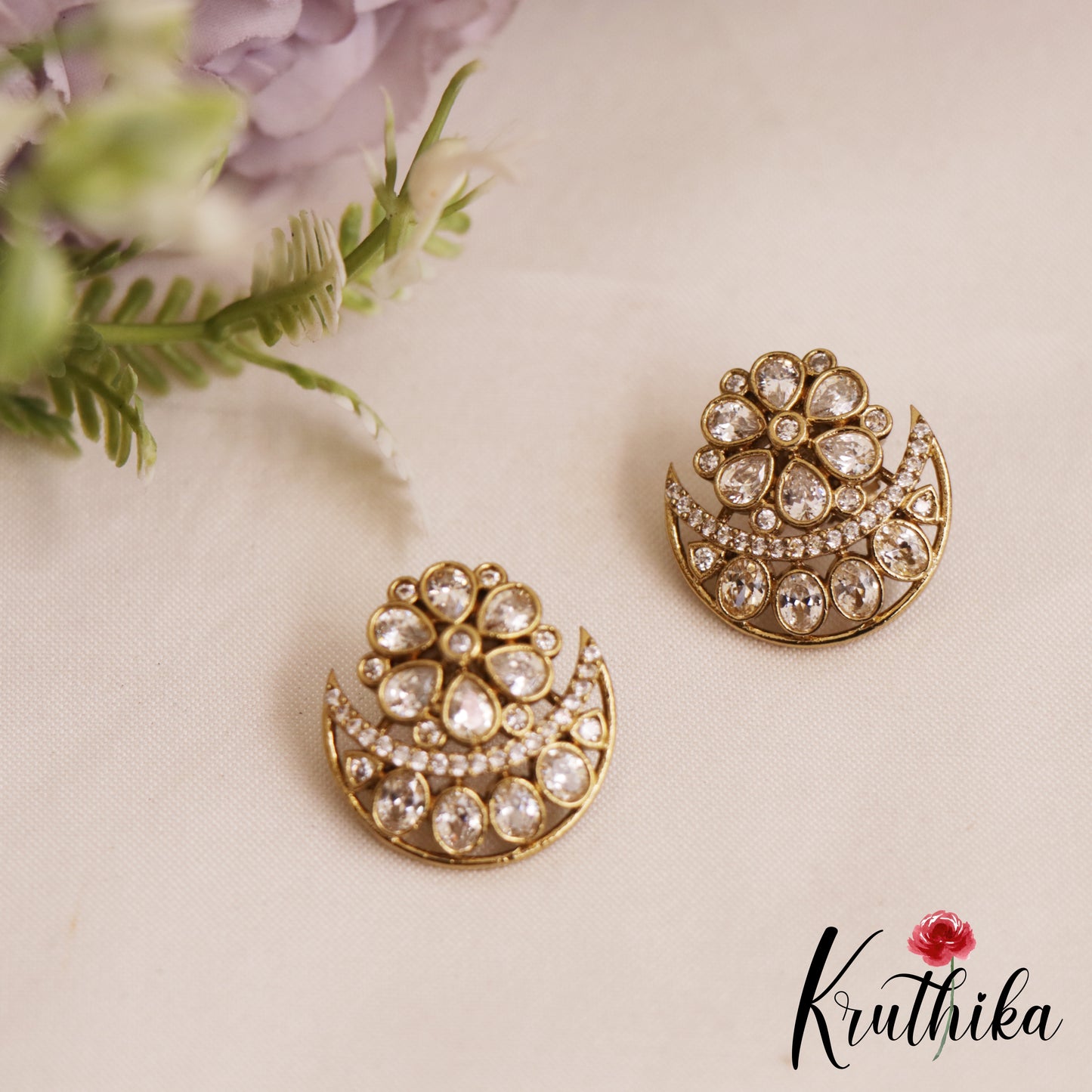 Pretty AD Floral Motifs Stud Earrings E1046