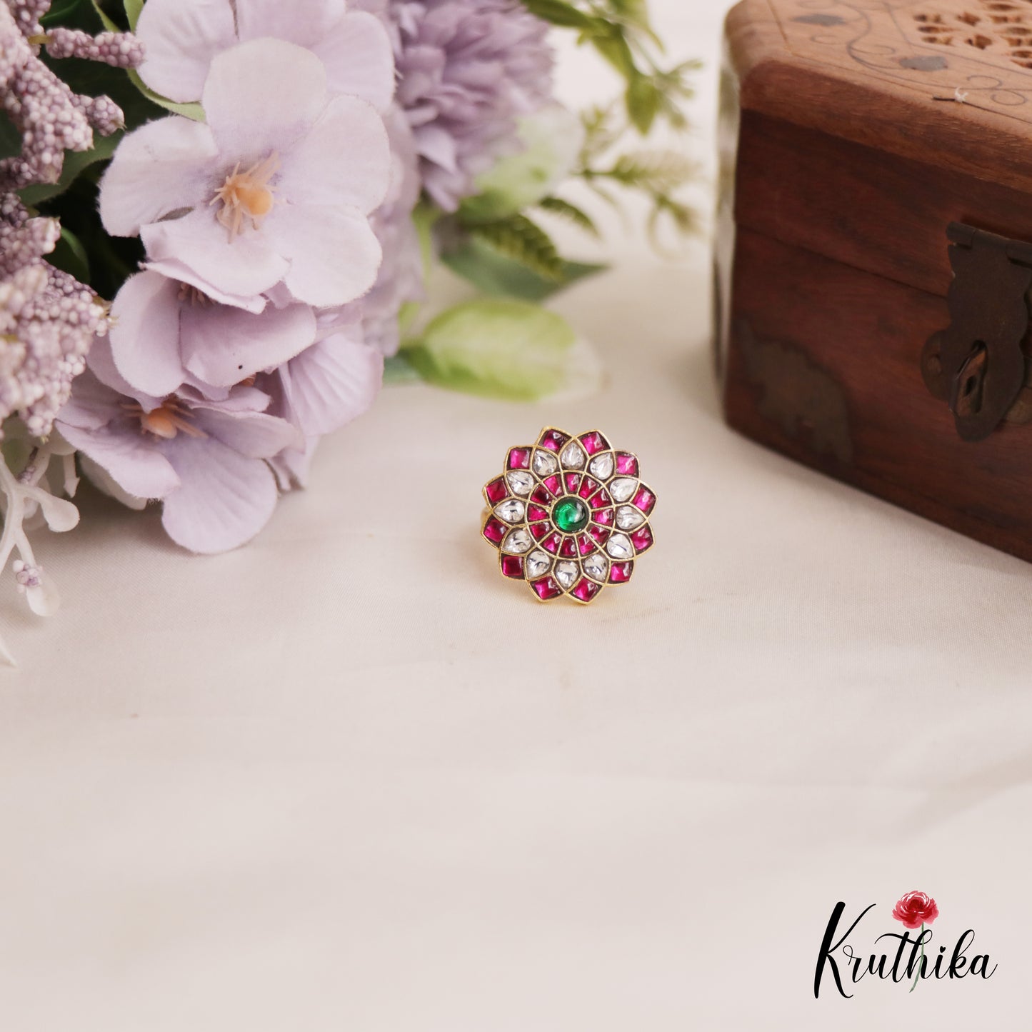Stunning Floral Motifs Adjustable Finger Ring R52