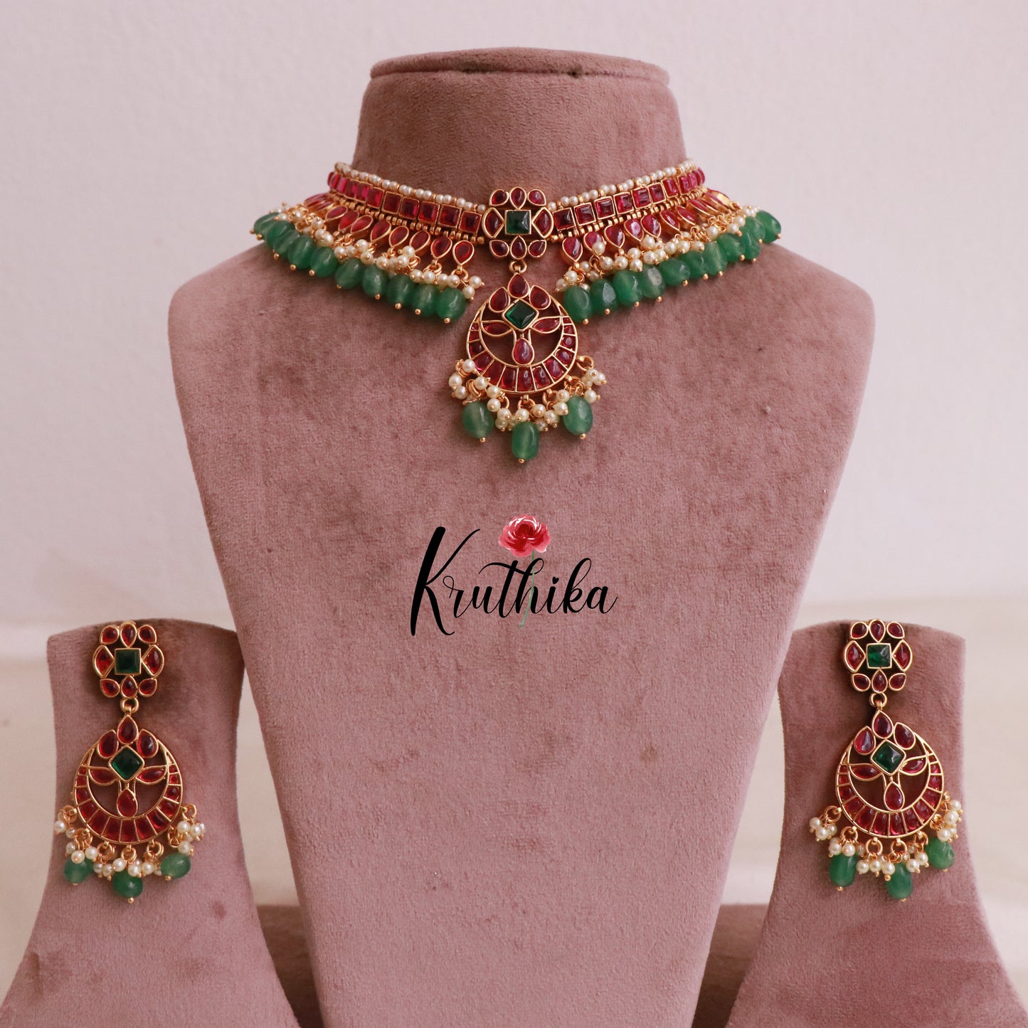Stunning Kemp Choker with green bead drops NC1828