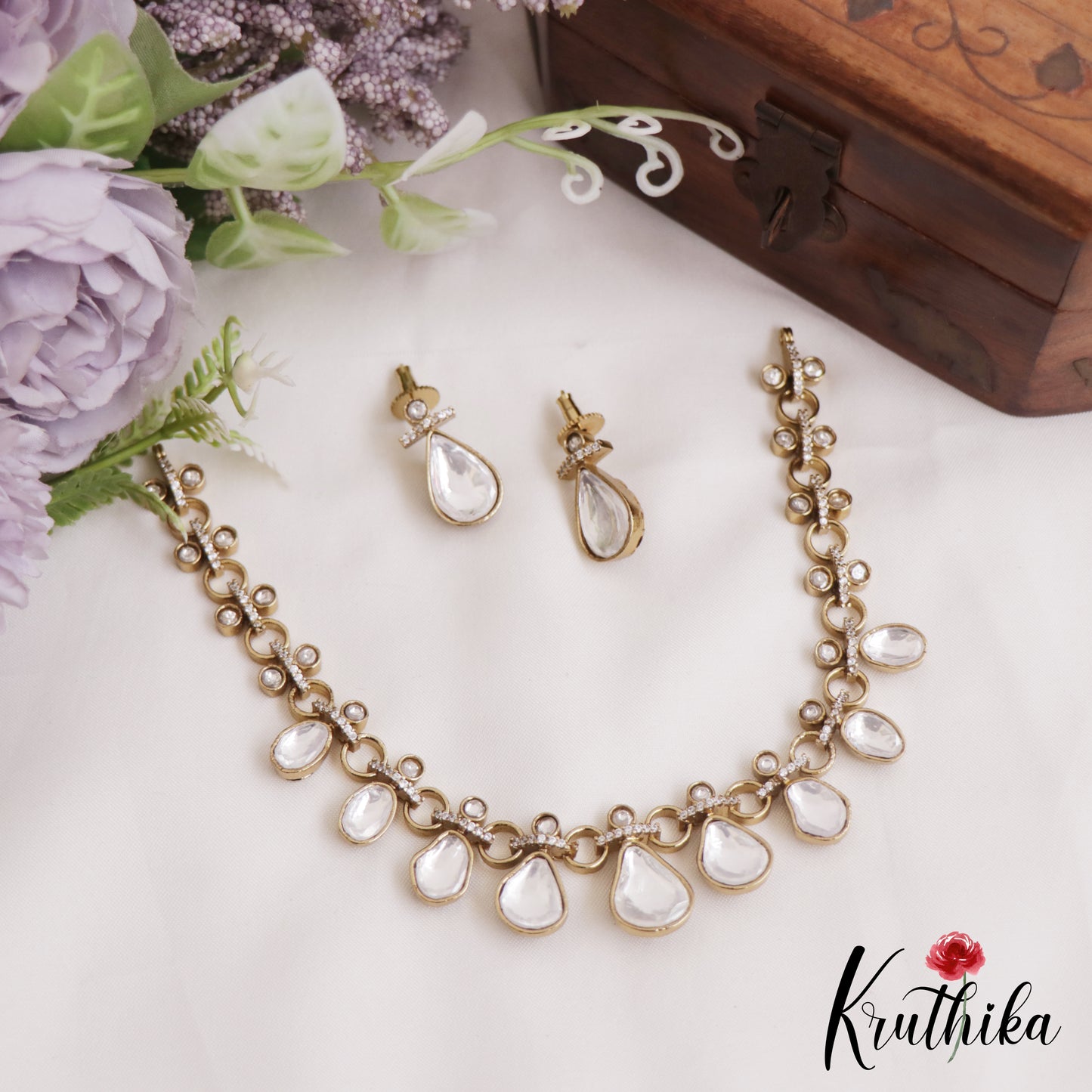 Stunning Teardrop Motifs Diamond-Finish Gold-Tone AD Choker NC2793
