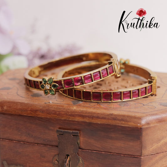 Beautiful Kemp Bangles Openable B317