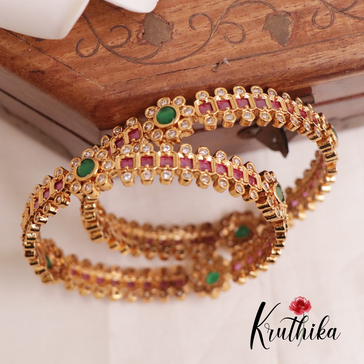 Beautiful Flower Bangles B193
