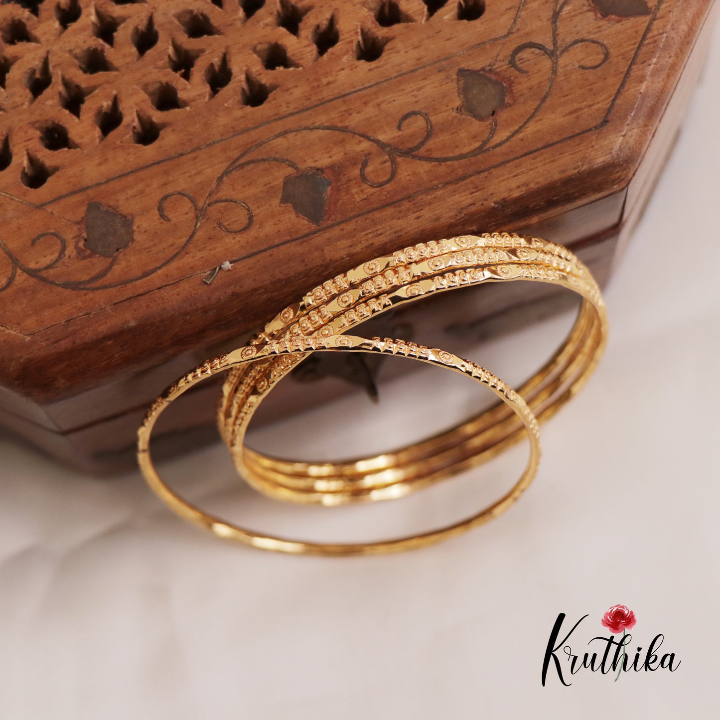 Classic Floral Daily Wear Bangles B429 (Set of 4 Bangles)