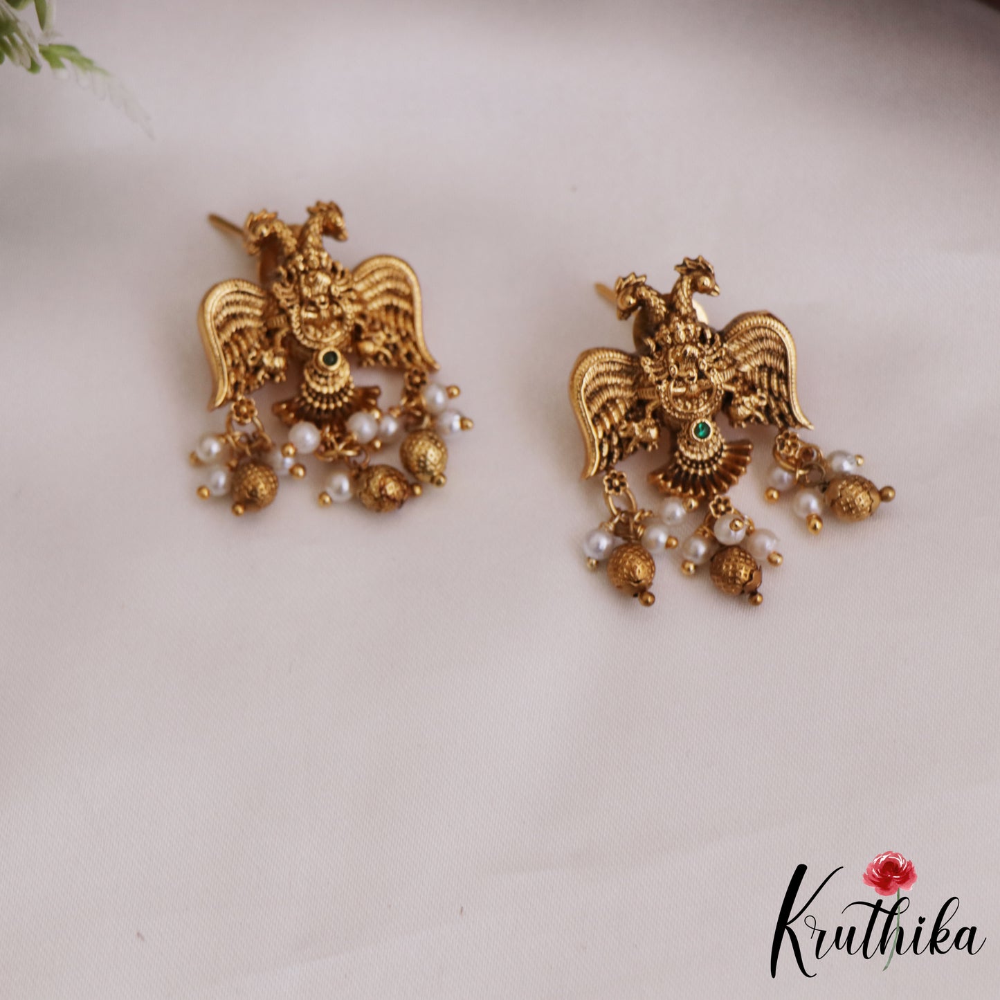 Gorgeous Antique Gandaberunda Pendant Set With Golden Bead Drops PS258