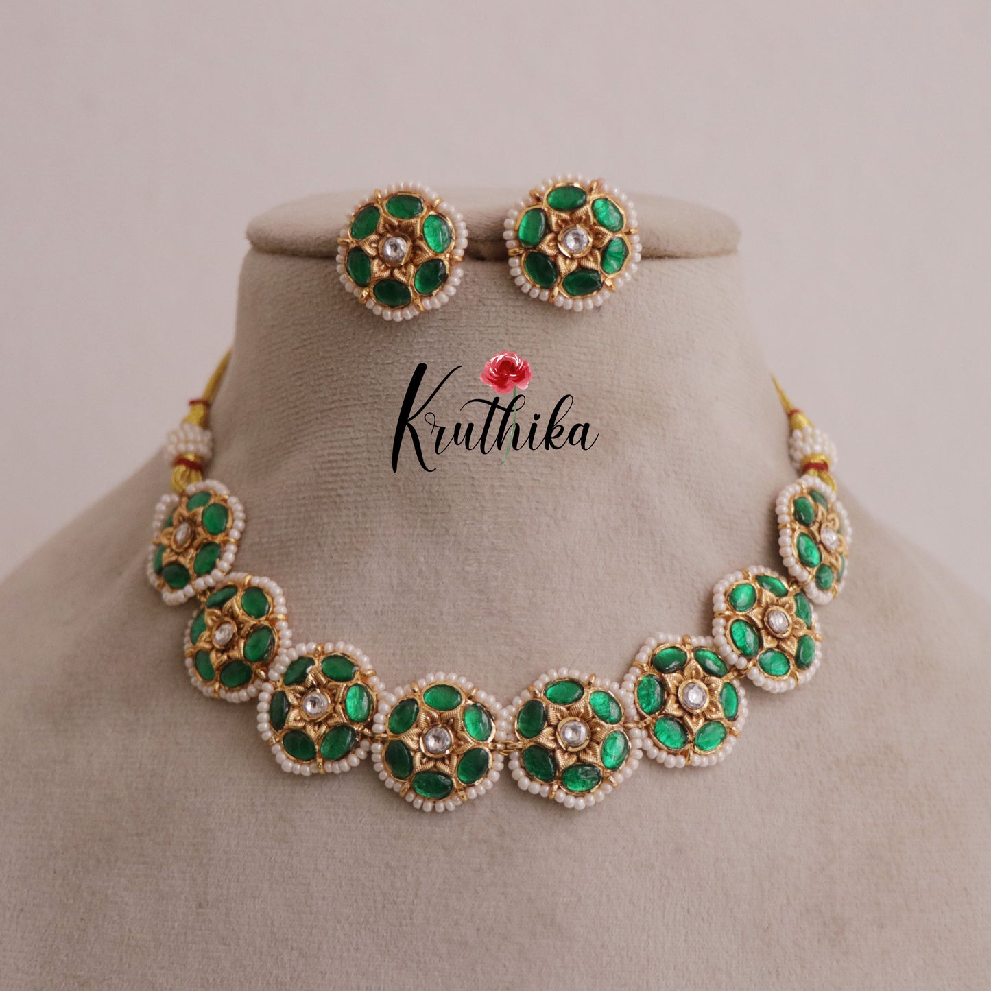 Elegant emerald Jadau Flower choker set
NC1947