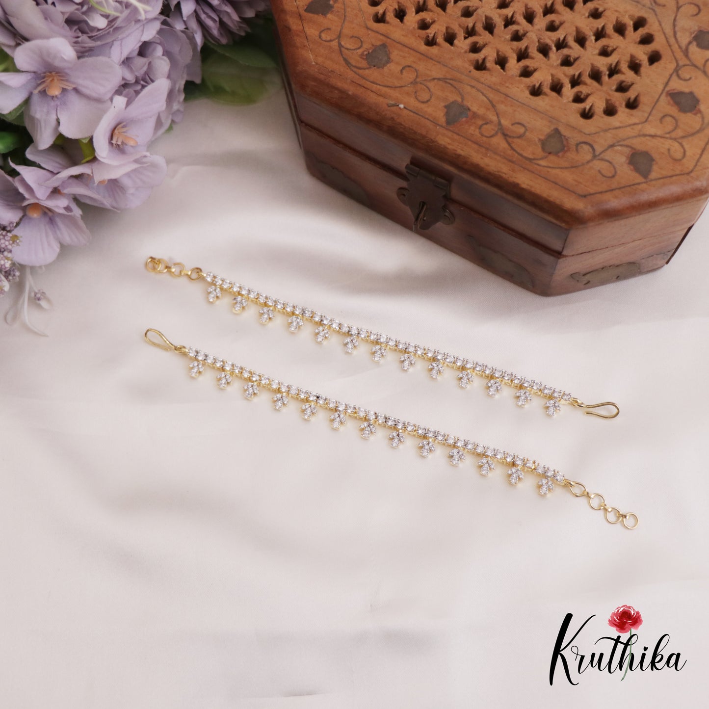 Elegant Floral Motifs AD Earchains EC199