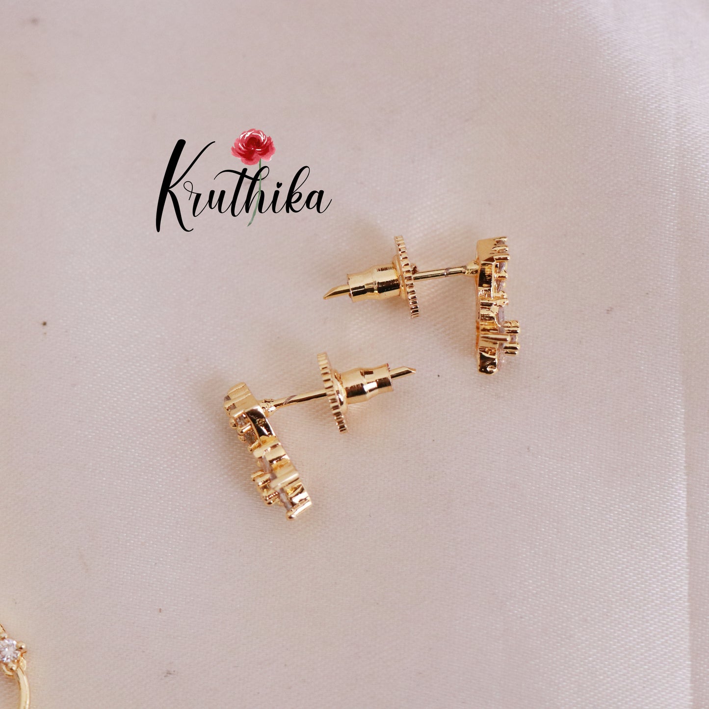 Trendy Simple CZ Flower Design Necklace NC1833