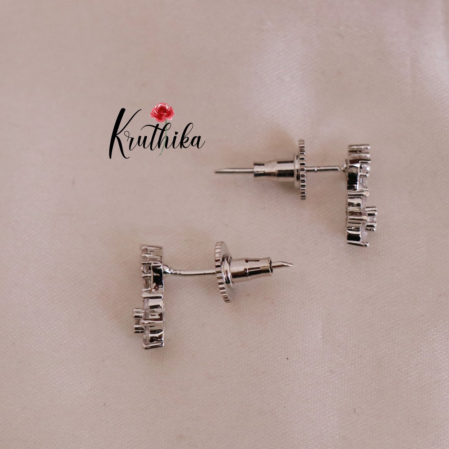 Trendy Simple CZ Flower Design Necklace NC1833
