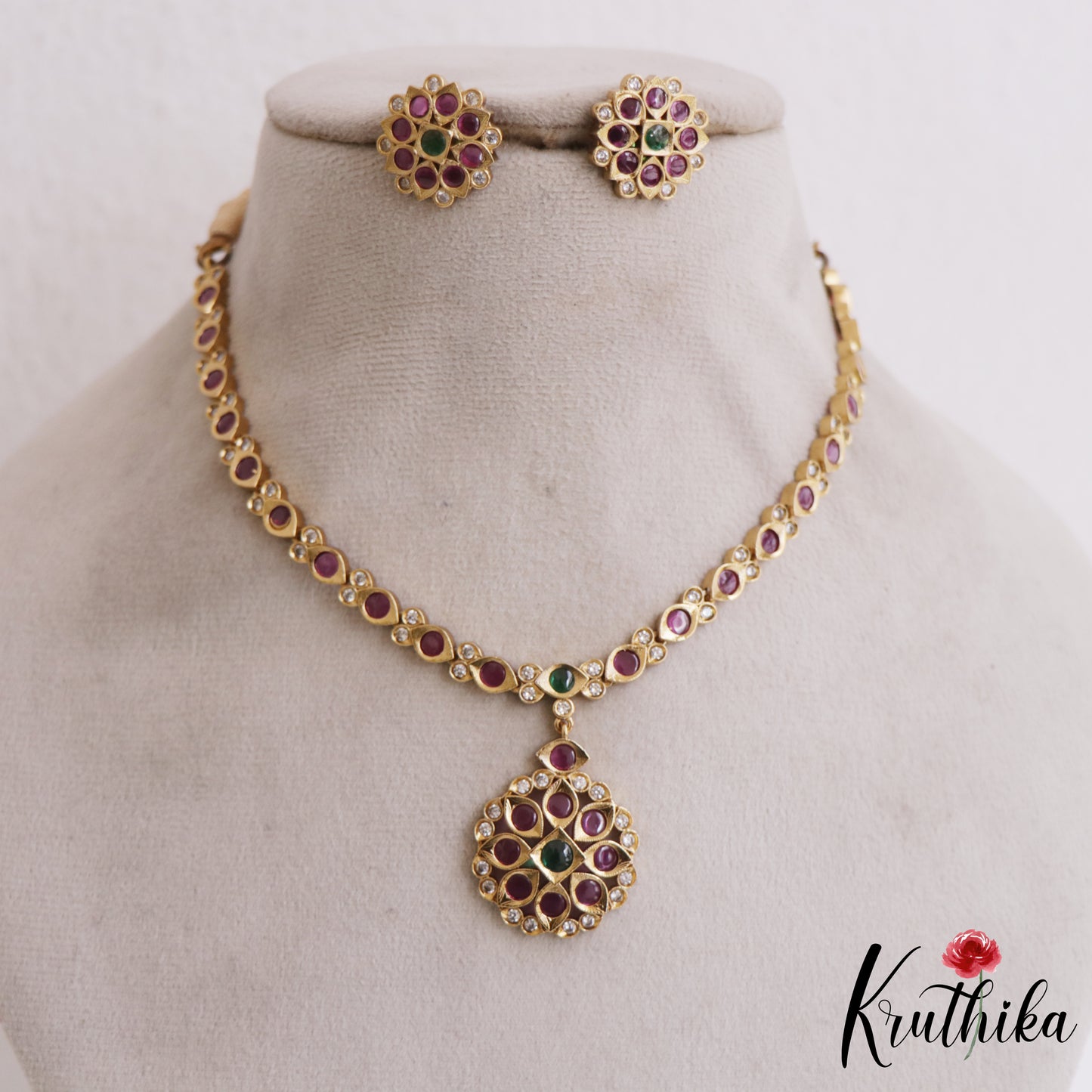 Trendy Floral Motifs Kemp Necklace NC2699