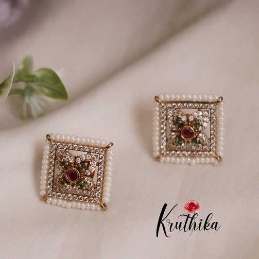 Trendy Pearl Border Ear studs E647