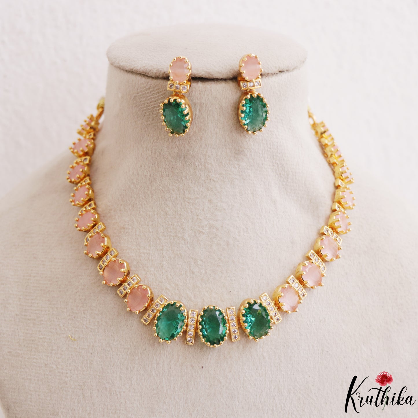 Elegant Geometric Motifs Victorian Necklace NC3241