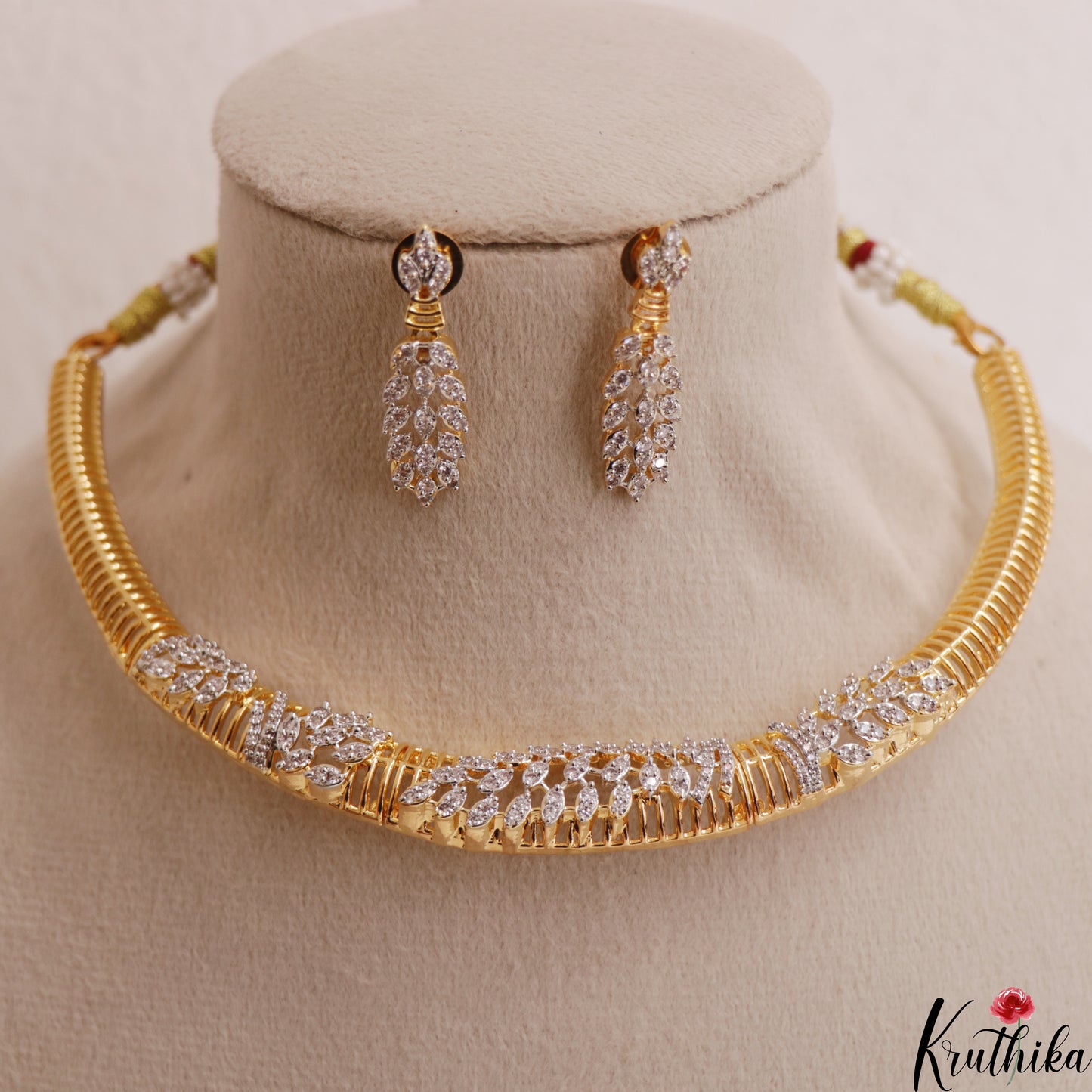 Pretty Leaf Motifs CZ Victorian Hasli Necklace NC3007