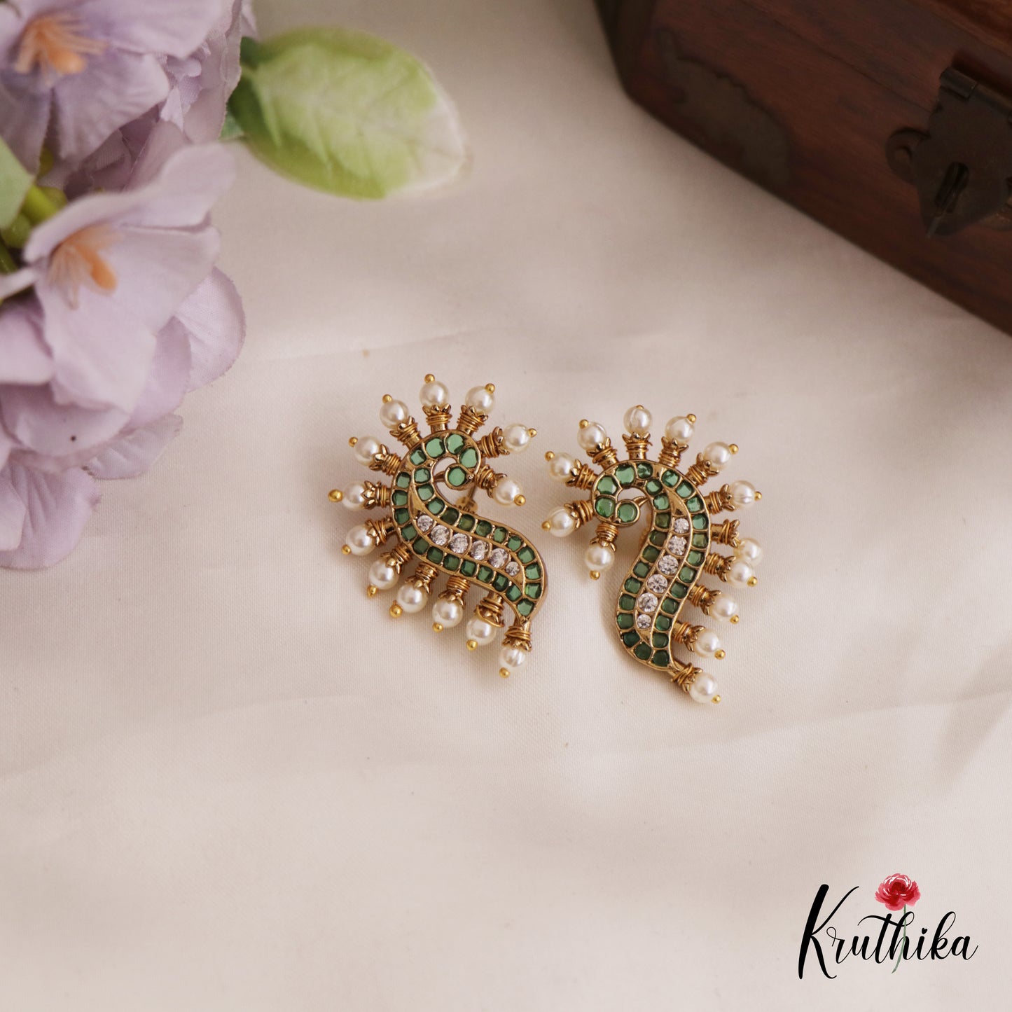 Beautiful Pearl Border Peacock Motifs Stud Earrings E954