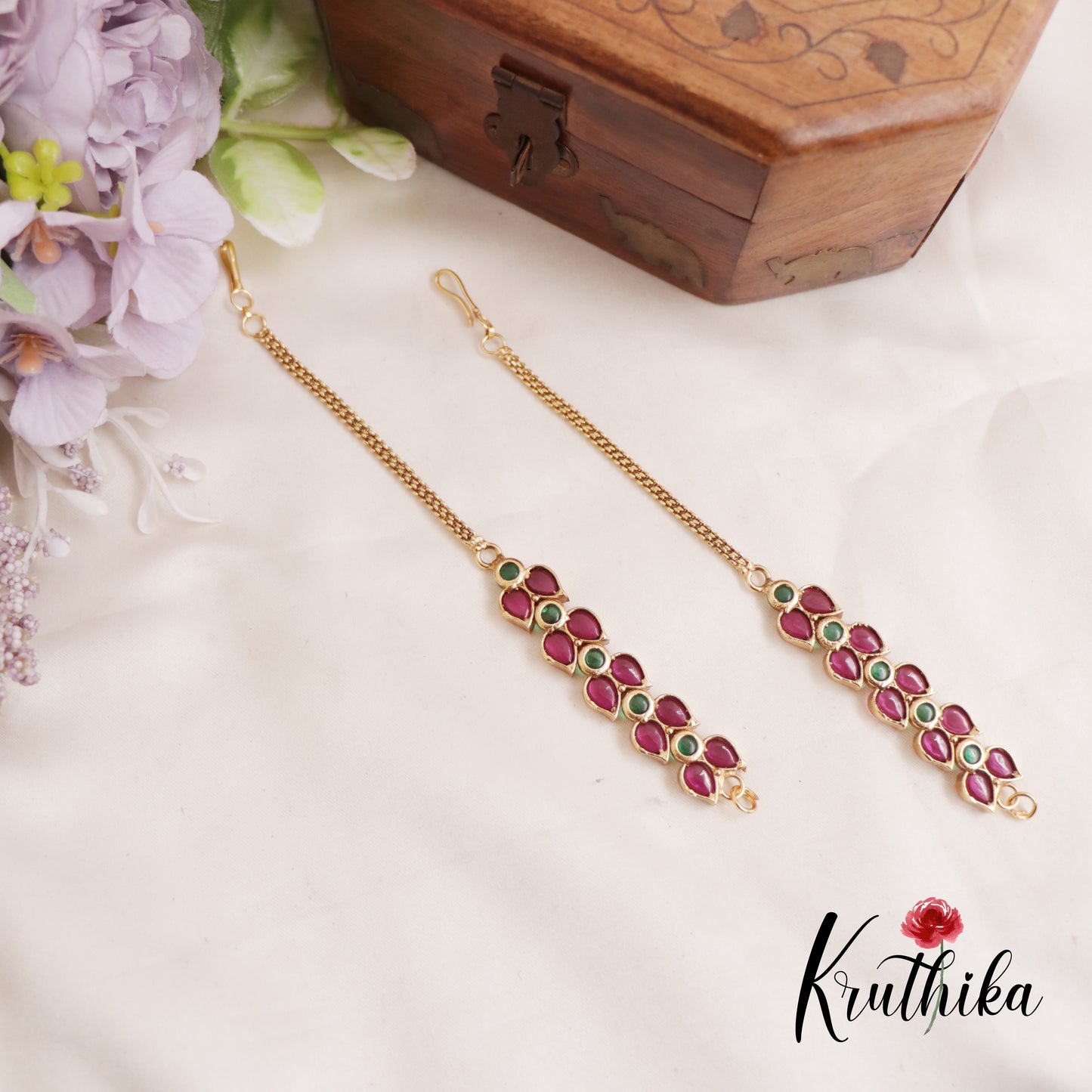 Simple Leaf Motif Kemp Earchains EC147