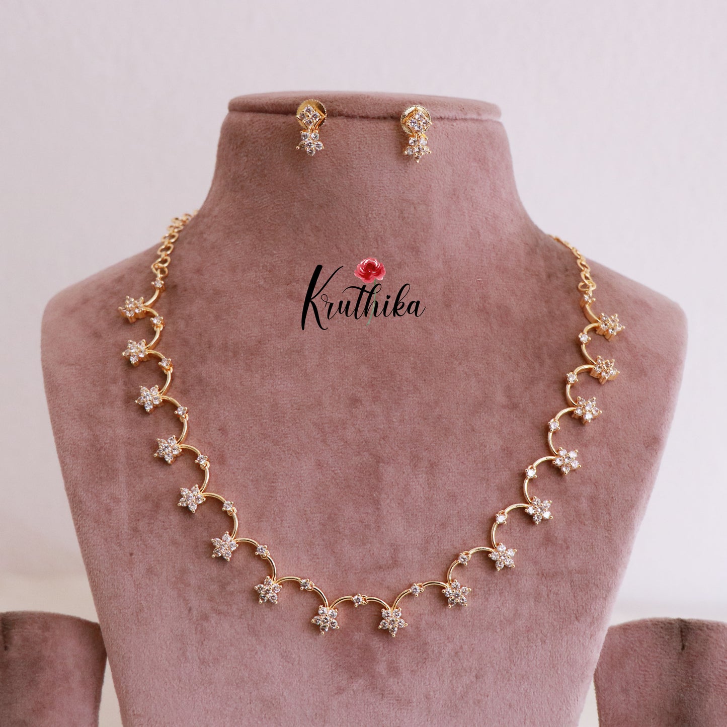 Trendy Simple CZ Flower Design Necklace NC1833