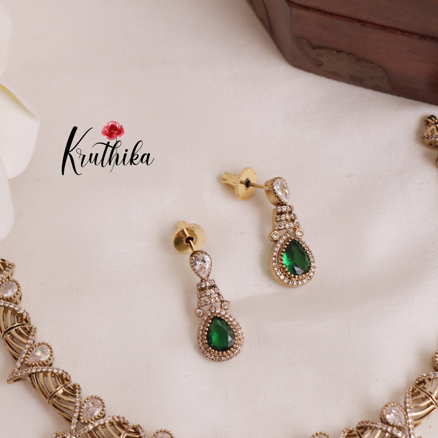 Gorgeous AD Victorian Necklace (Available in 2 colours)NC1980