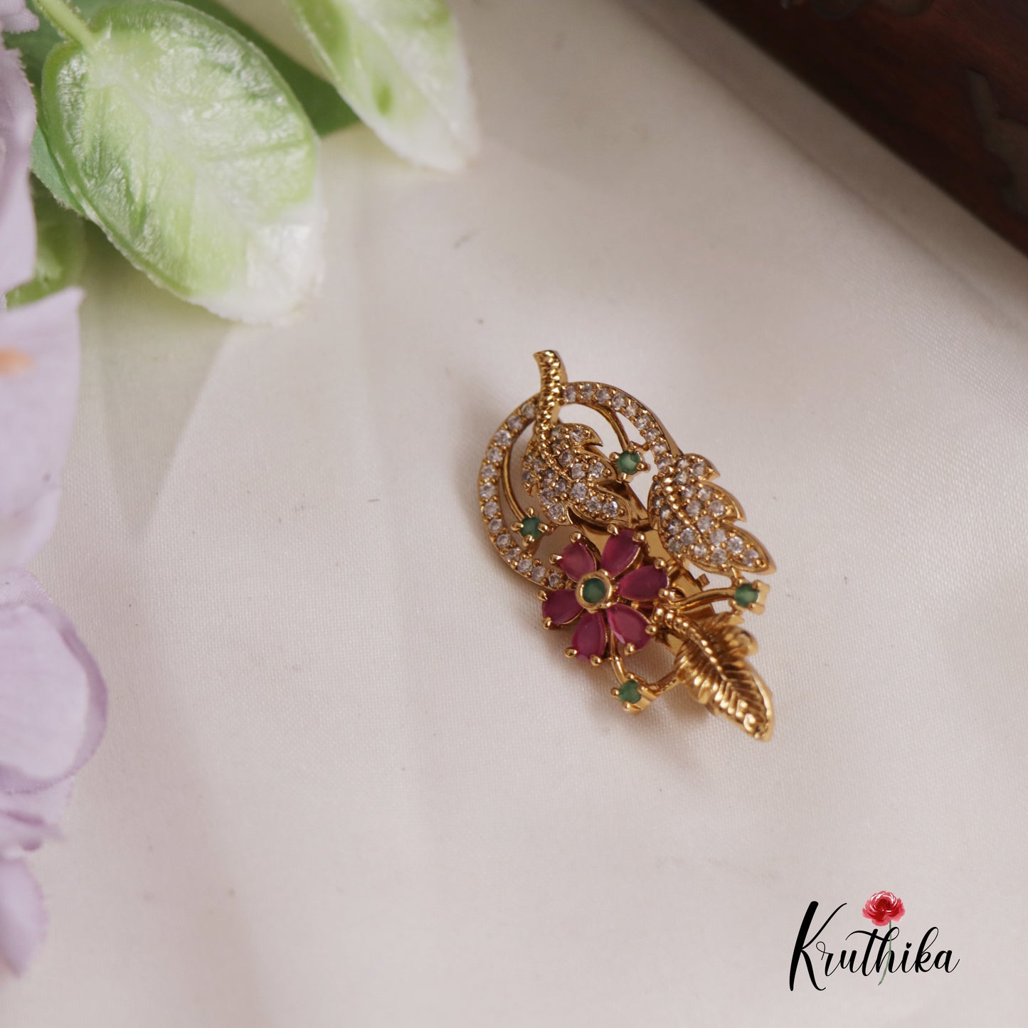 Gorgeous Kemp Floral and Leaf Saree Pin SP29