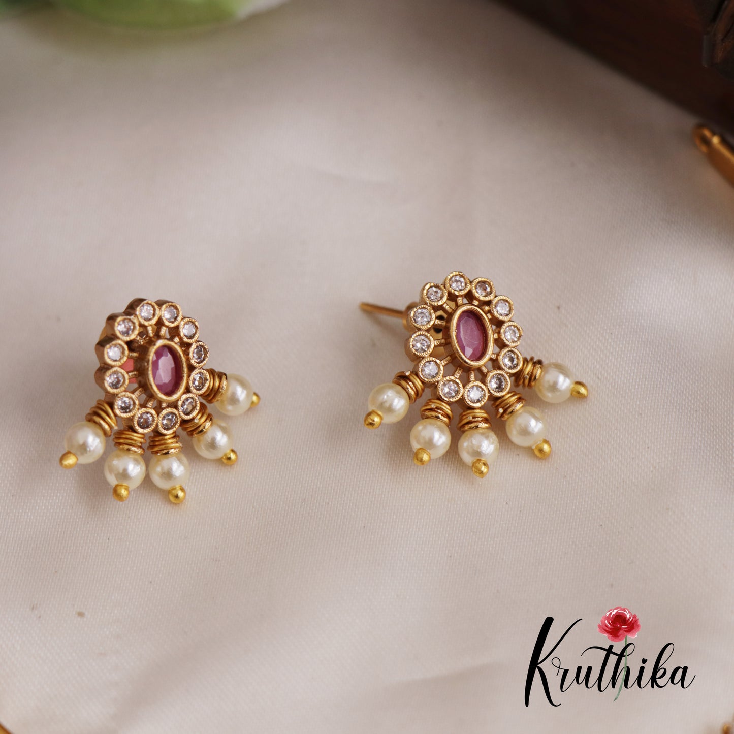 Classic Floral Kemp hasli With Pearl Drops NC2593