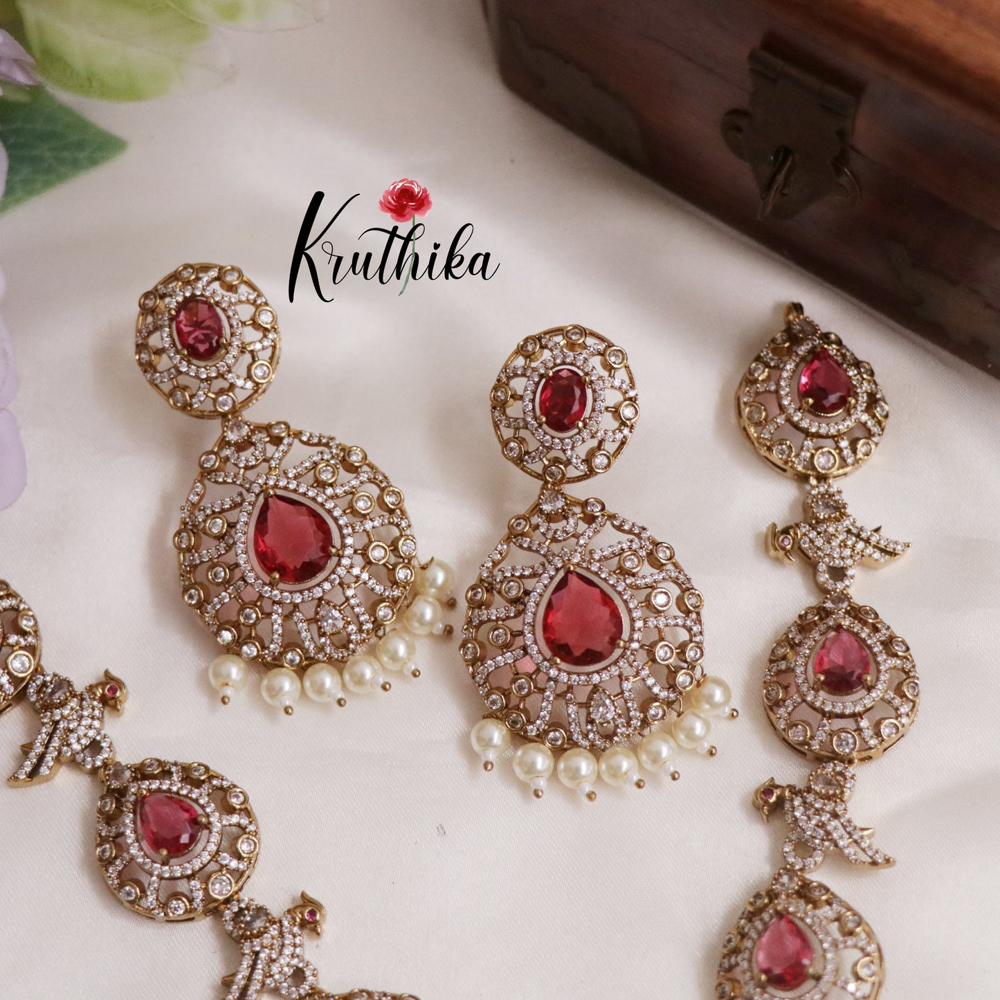 Classic AD Victorian Peacock Necklace NC2296 (Available in 2 Colors)