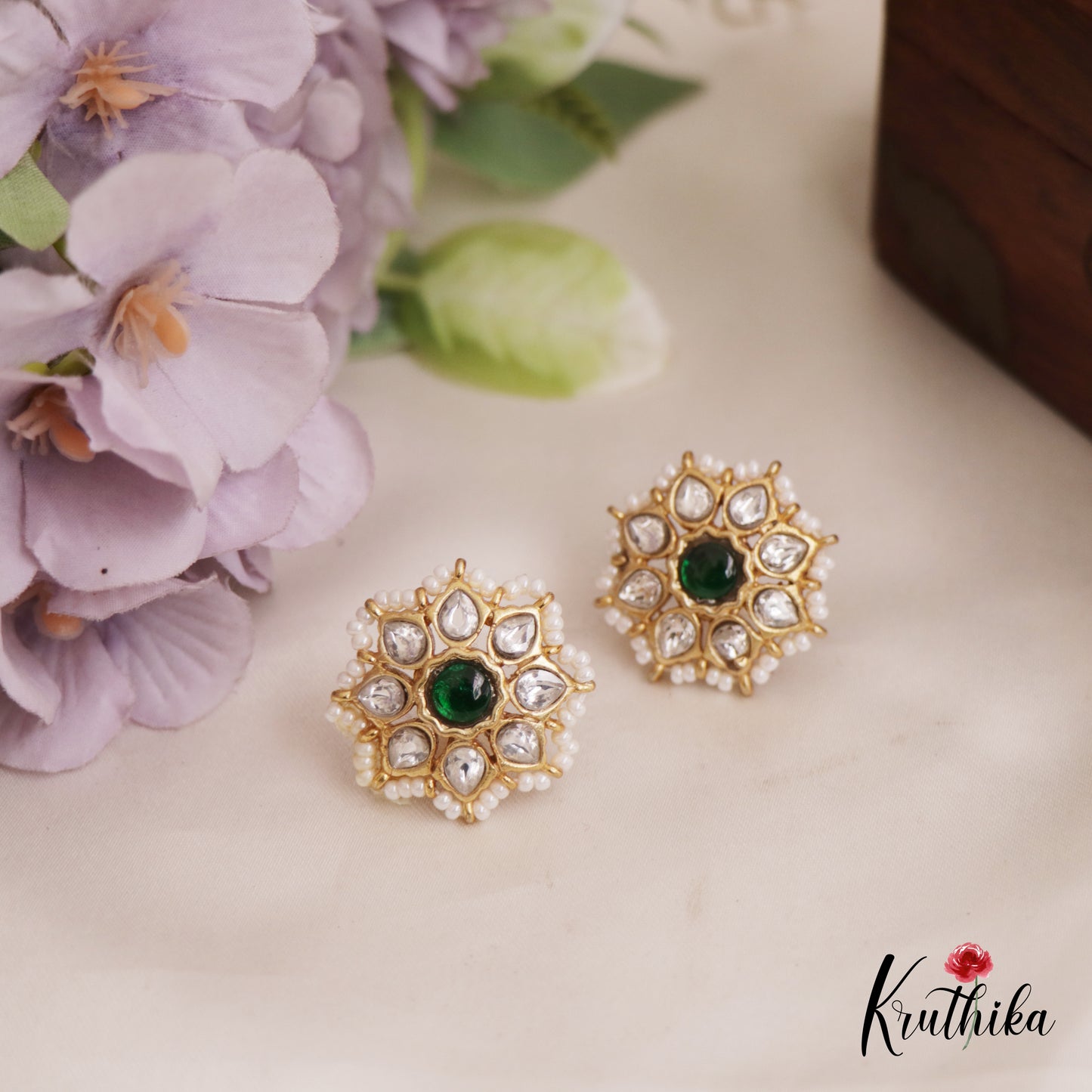 Trendy Pearl Border Floral Motifs AD Stud Earrings E1001