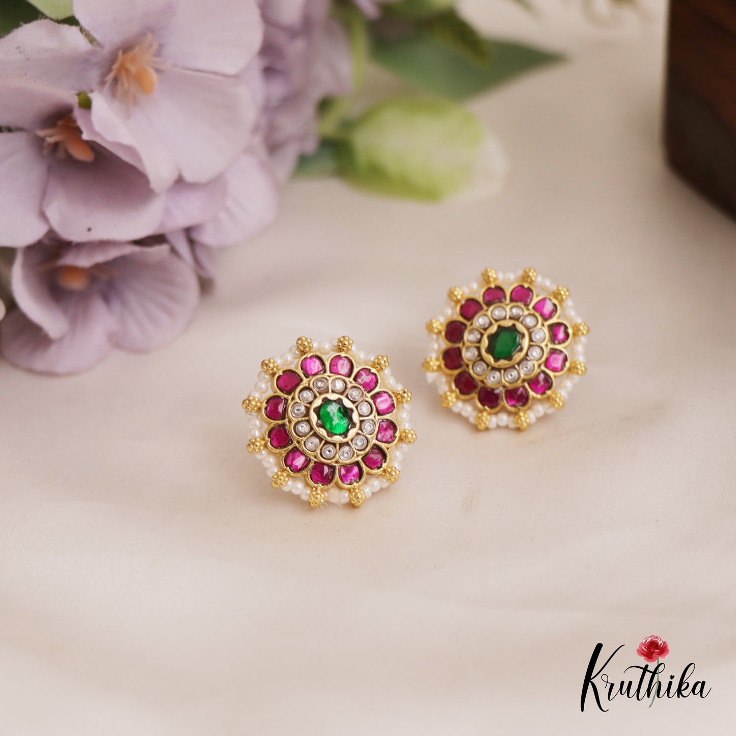 Simple Pearl Border Floral Jadau Stud Earrings E947