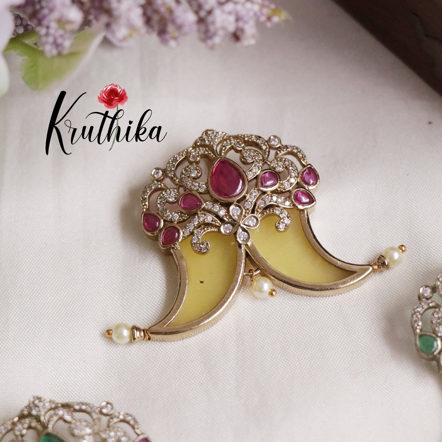 Trendy AD Victorian Puligoru Pendant PS230