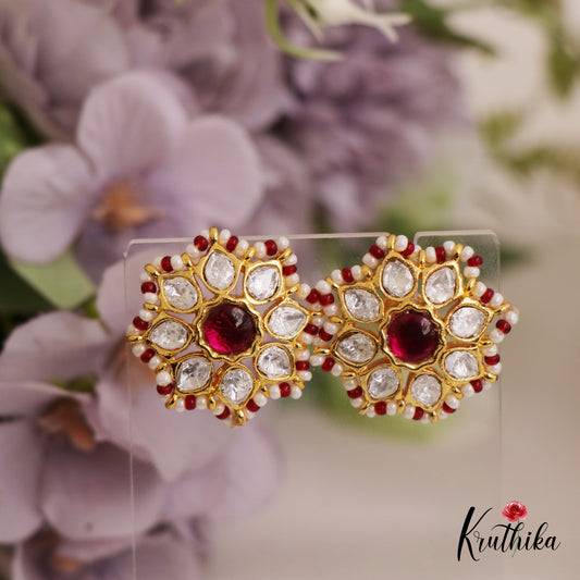 Stunning Pearl Border Floral Kemp Stud Earrings E957
