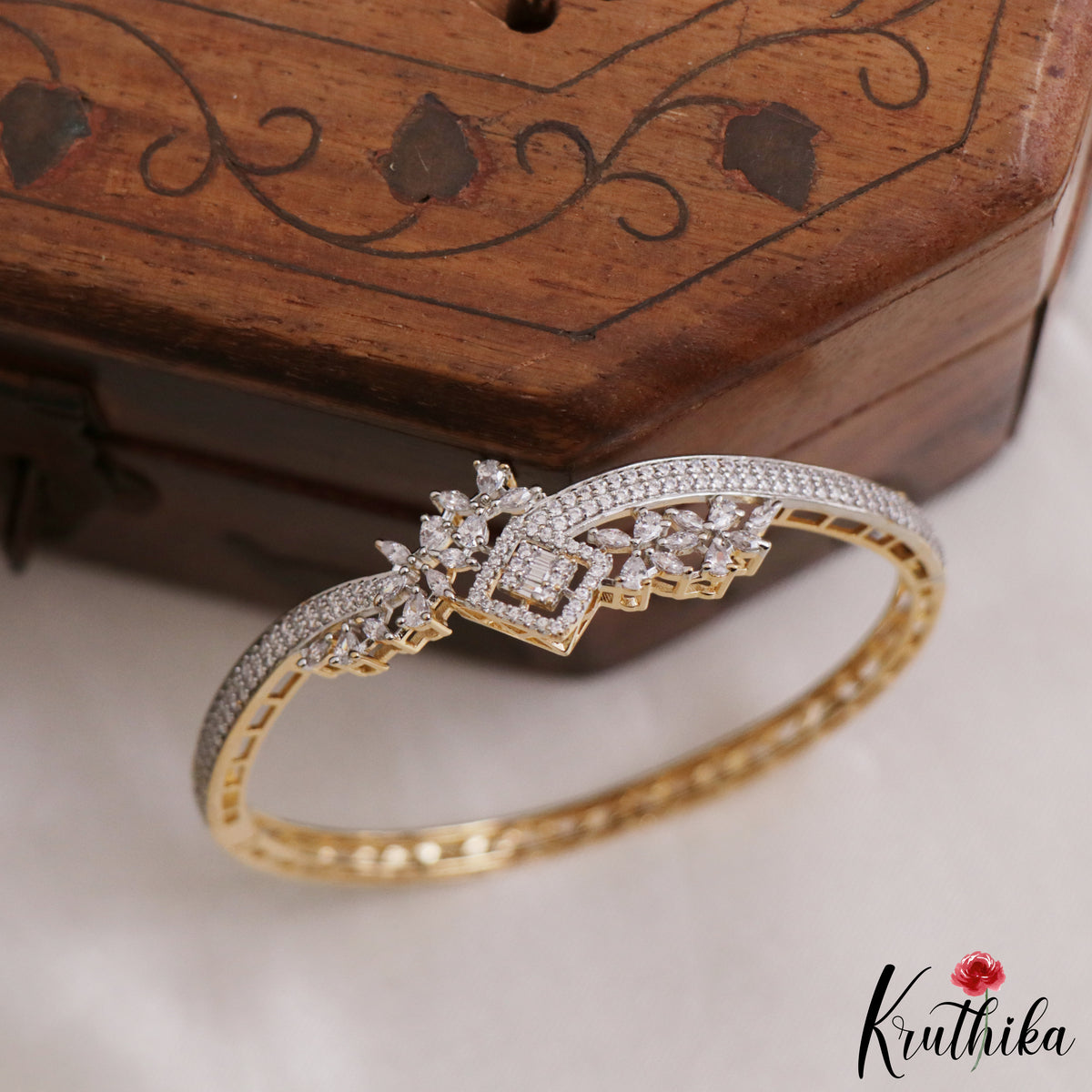 Trendy AD Design Openable Bracelet B585
