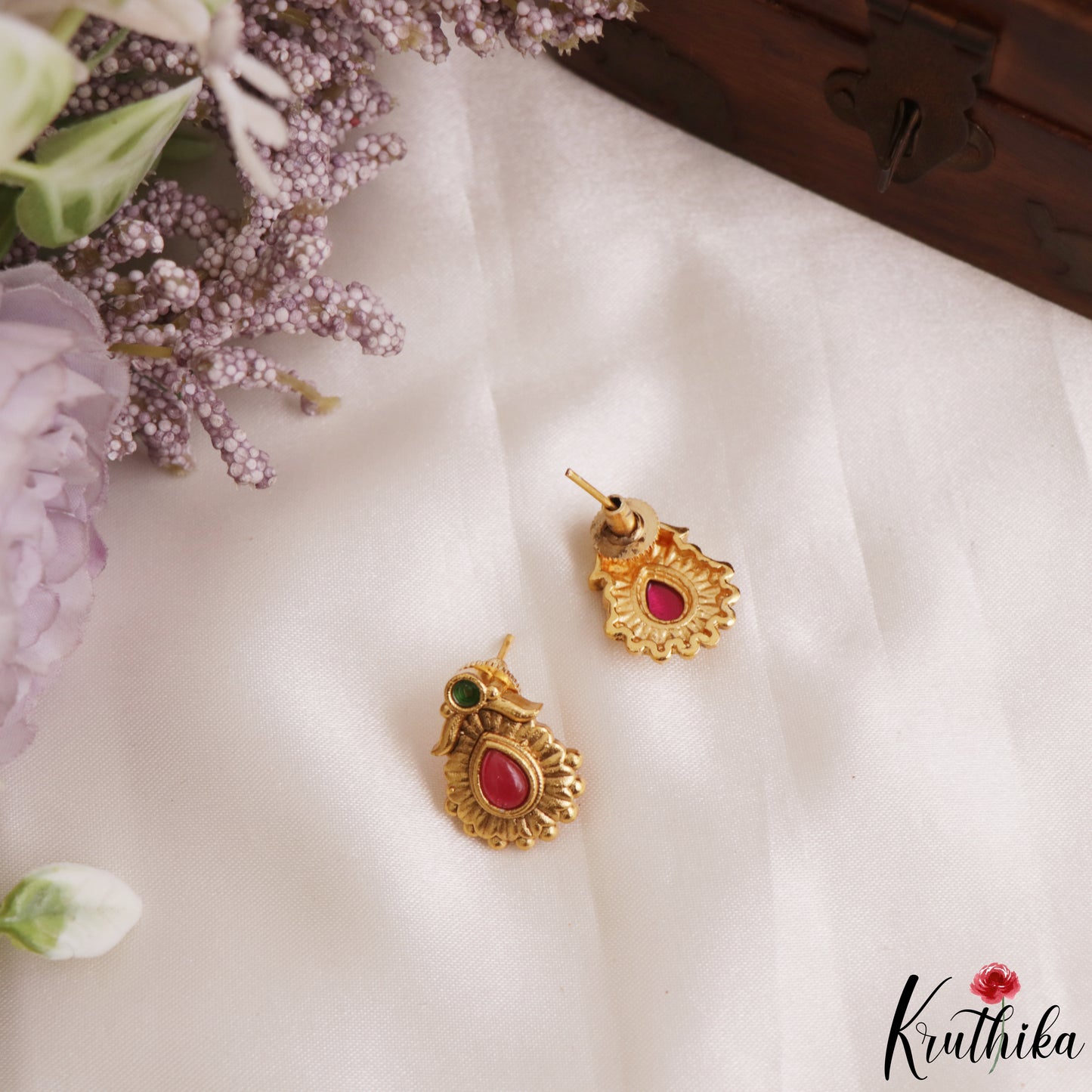 Elegant Antqiue Peacock Teardrop Motifs Choker NC3174