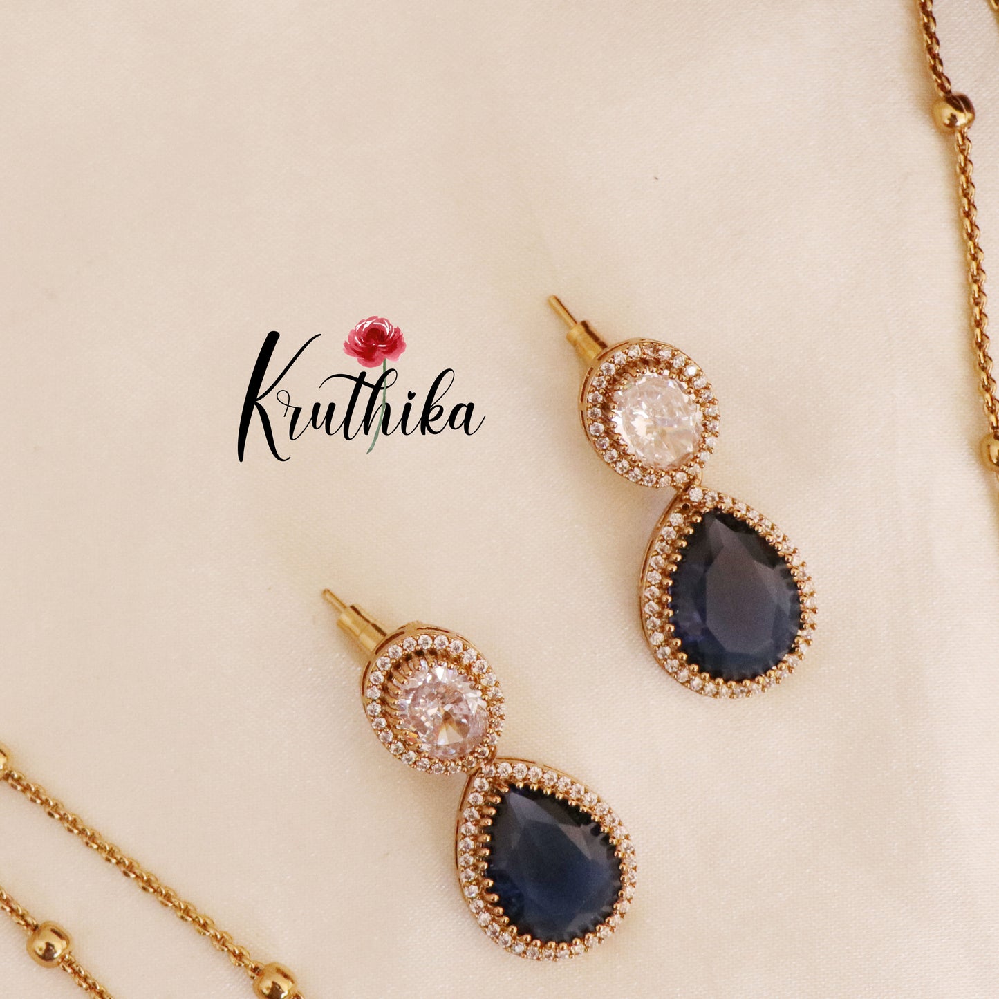 Simple two layer pendant chain set NC1770