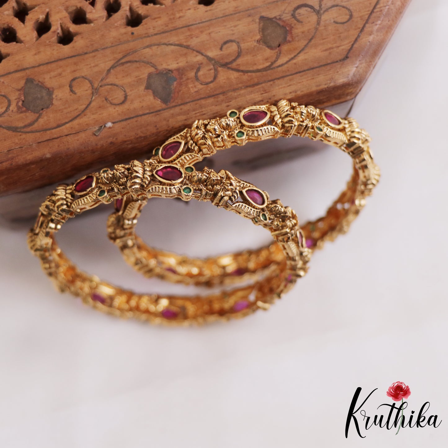 Elegant Antique Lakshmi Motifs Kemp Bangles B464 (Set 2 Bangles)