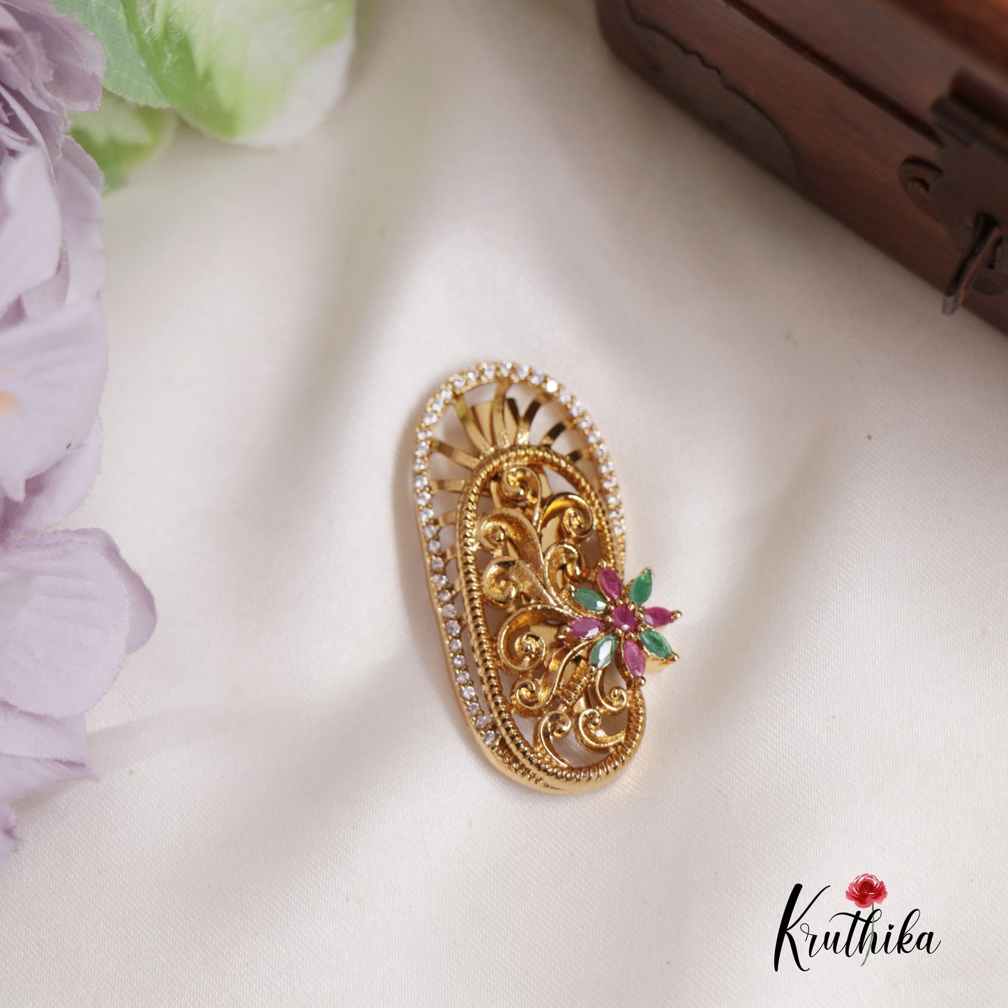 Premium Antique Kemp Floral Saree Pin SP25