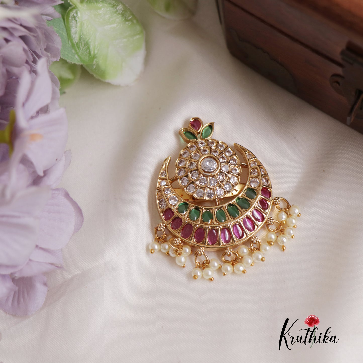 Gorgeous Floral Jadau Saree Pin With Pearl SP38
