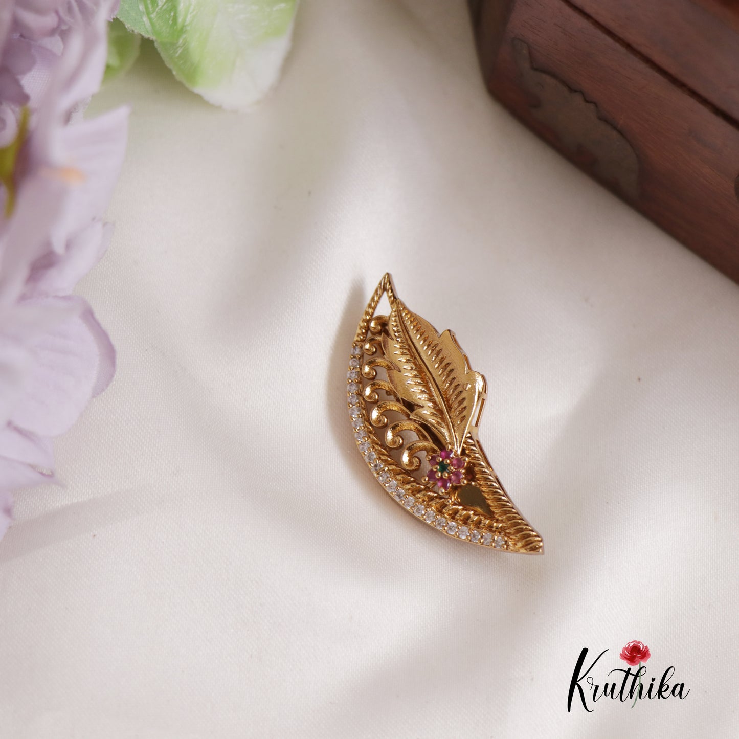 Elegant Kemp Leaf Saree Pin SP19