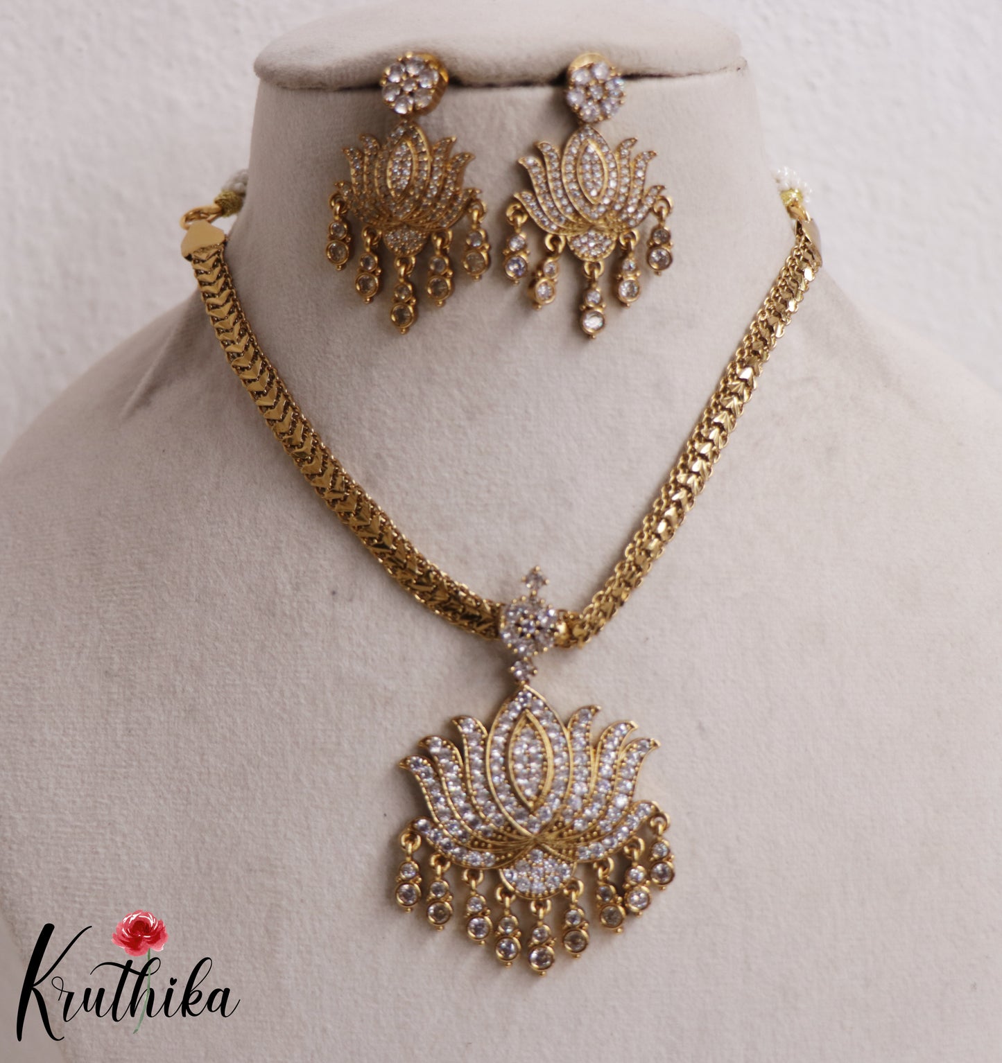 Elegant AD Sparkling Lotus Chain With Pendant NC2535