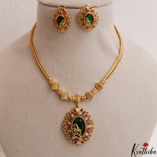 Pretty Geometric Motifs Gold-Tone AD Pendant Chain Set NC3015