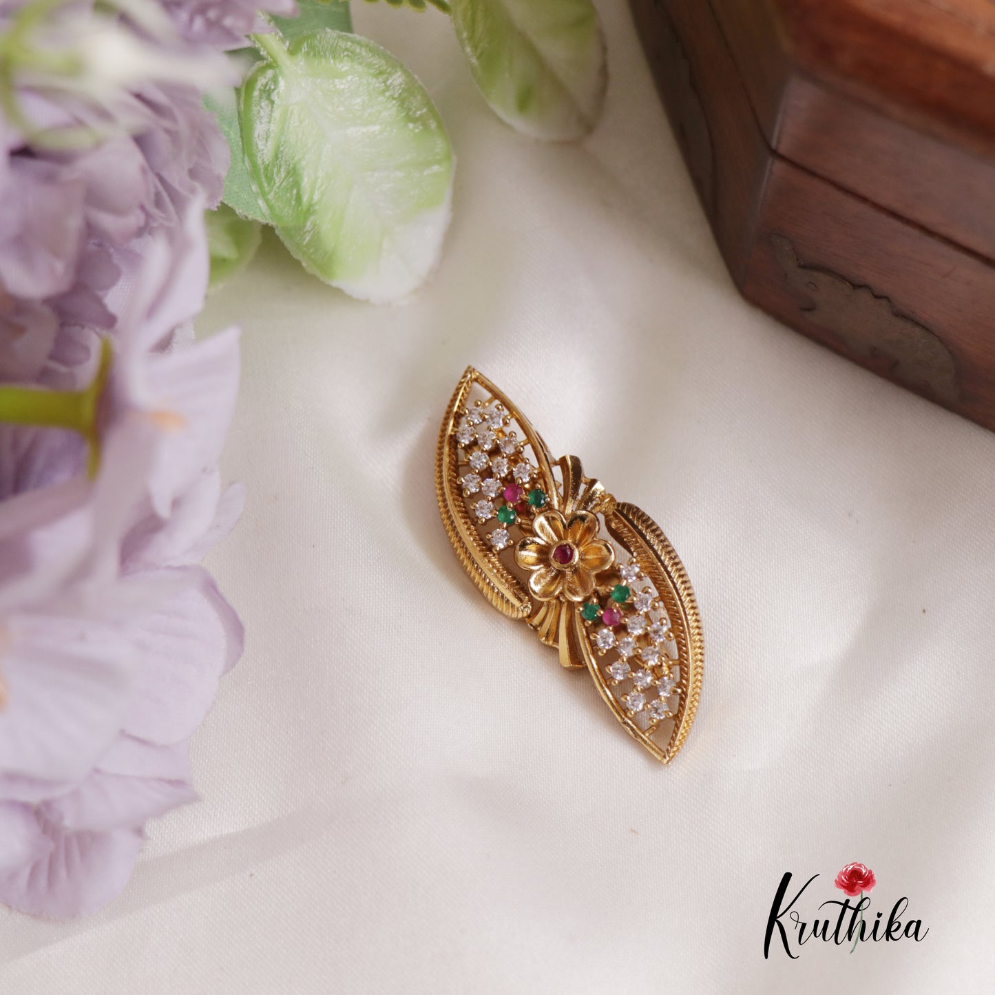 Royal Bloom Floral and Leaf Saree Pin SP22