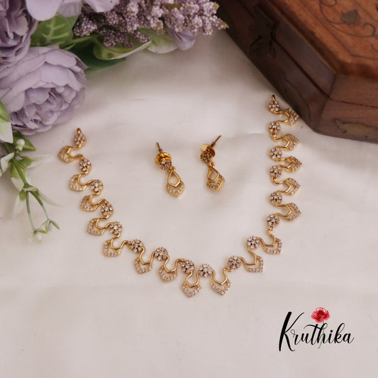 Simple CZ Sparkling Floral Wave Design Necklace NC2319
