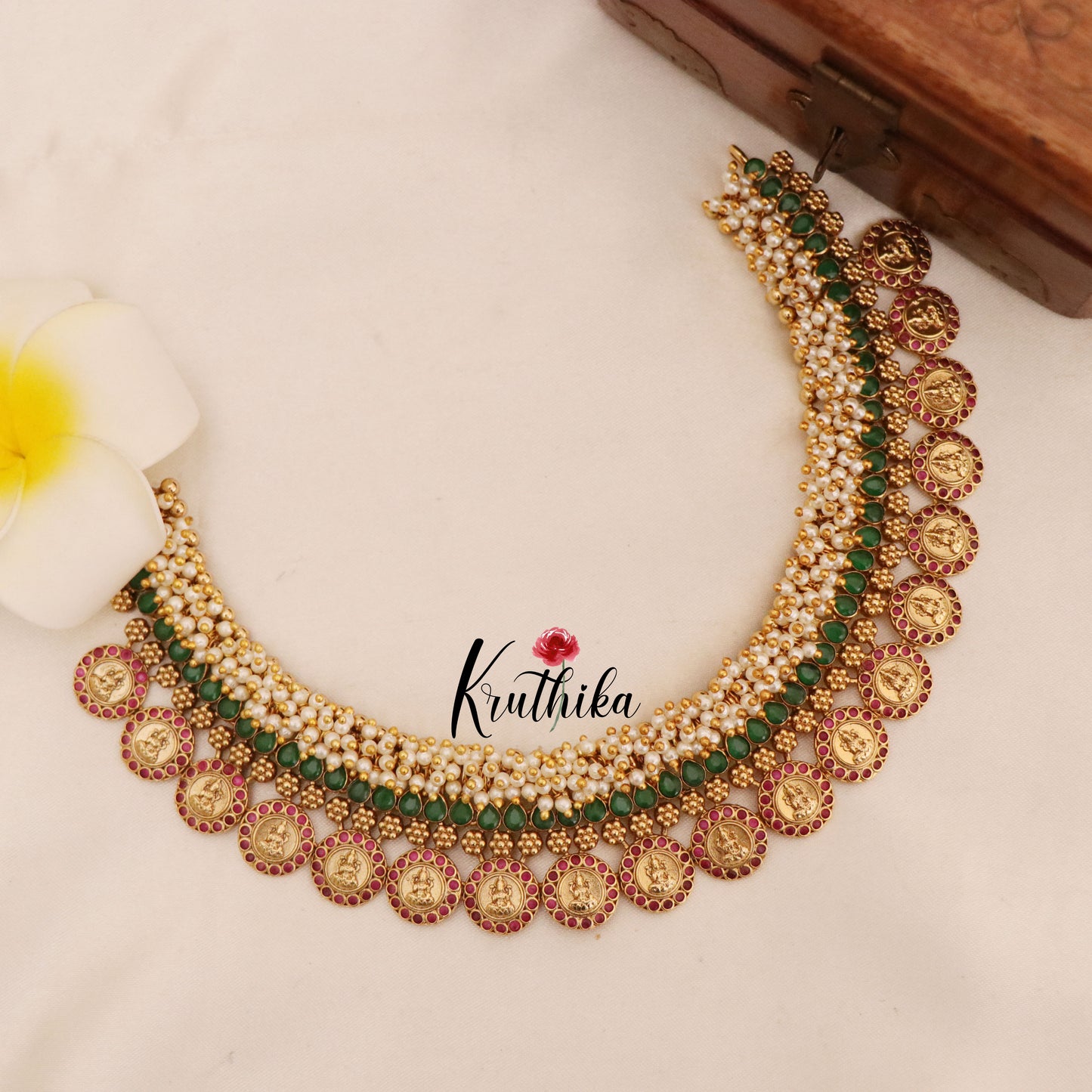 Cluster pearl emerald kasu choker NC769