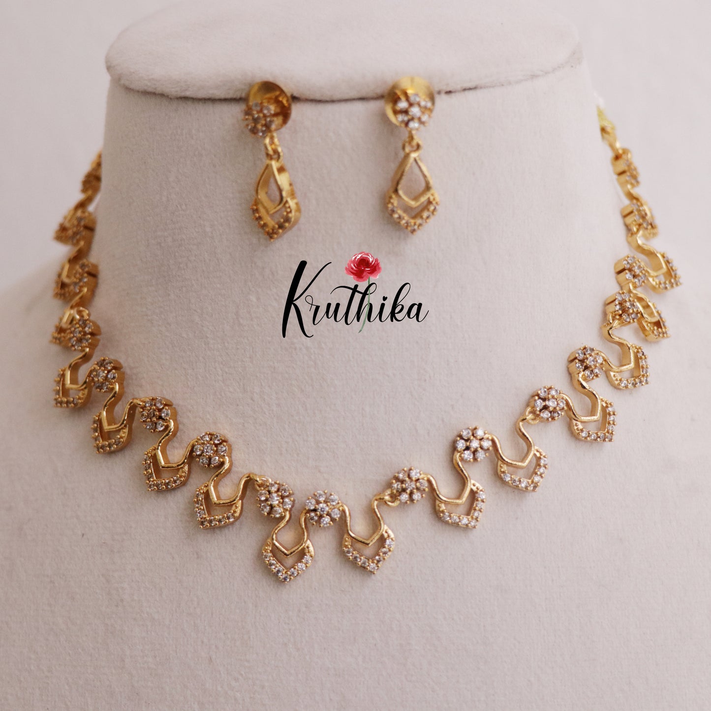 Simple CZ Sparkling Floral Wave Design Necklace NC2319