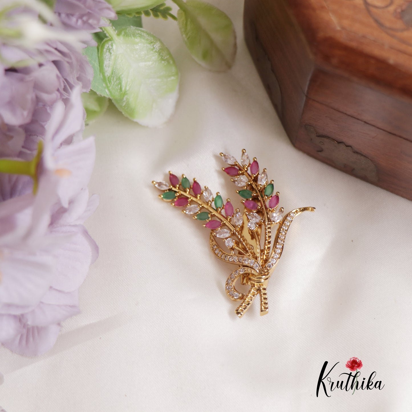 Classy Leaf Shaped Trendy Saree Pin SP07