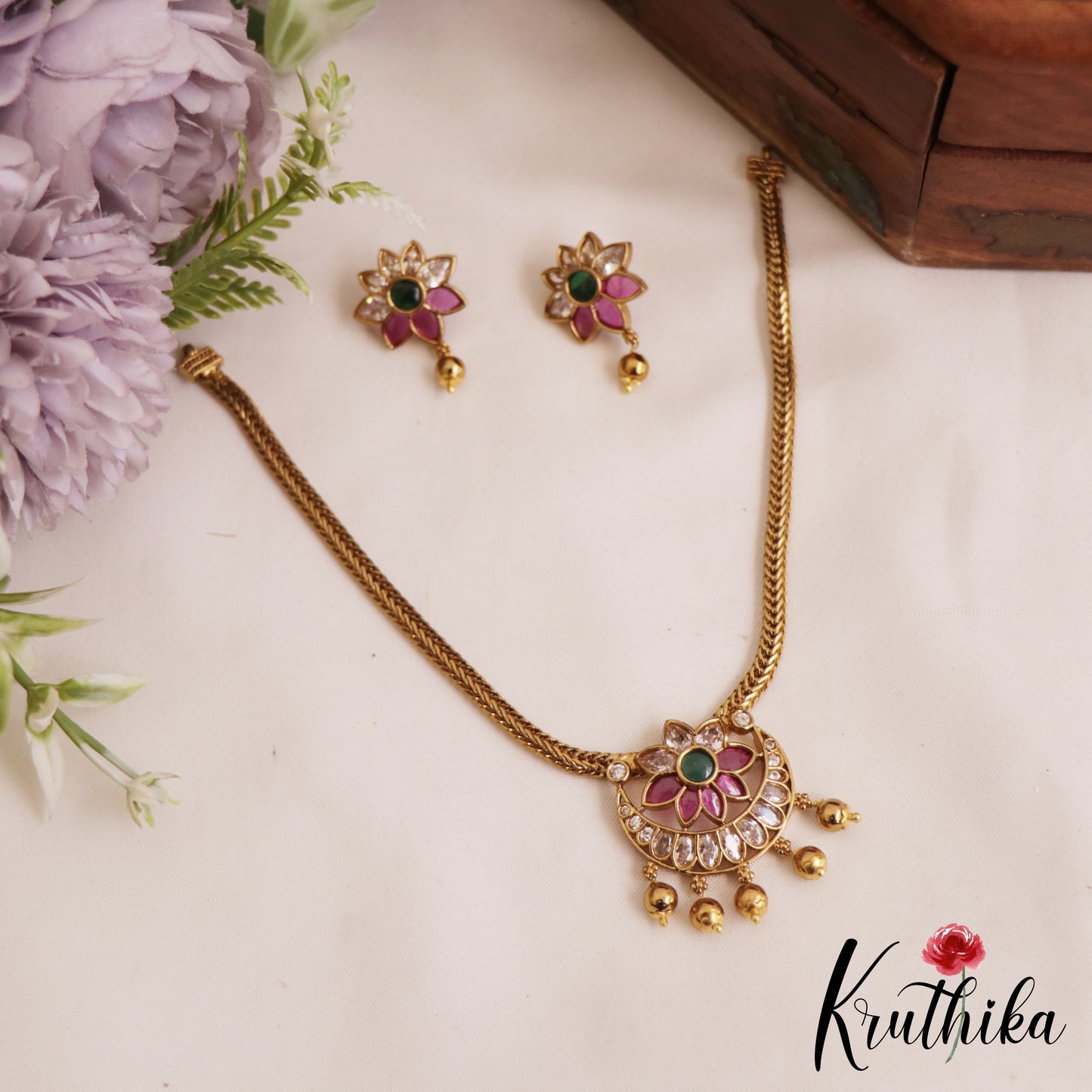 Trendy Floral Motifs Kemp Pendant Chain Set NC2814