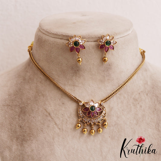 Trendy Floral Motifs Kemp Pendant Chain Set NC2814