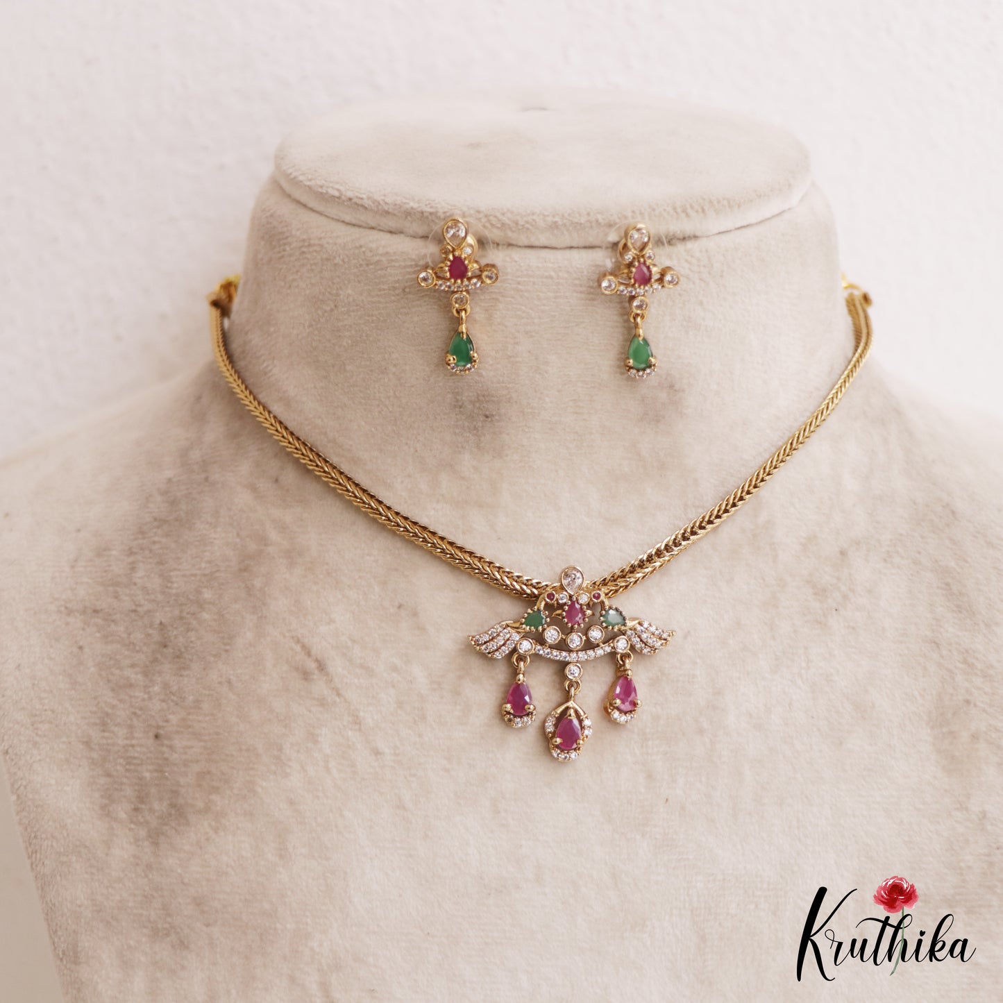 Simple Peacock Motifs AD Pendant Chain Set NC2875