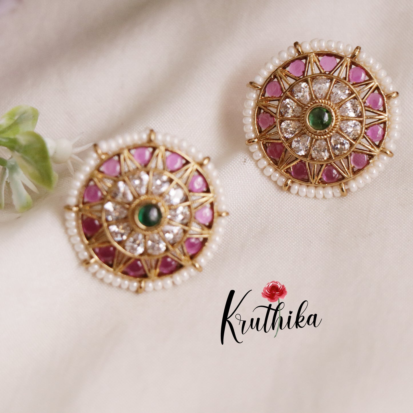 Beautiful Kemp Pearl Border Ear studs E676