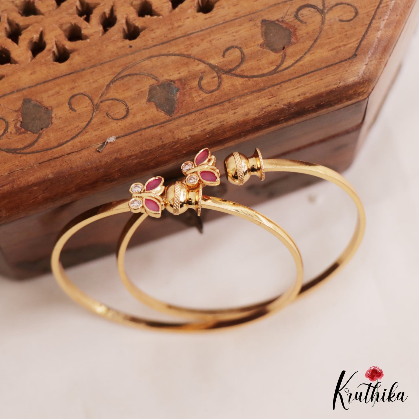 Trendy Gold-Tone Butterfly Motifs Openable Kada B509 (Set Of 2)
