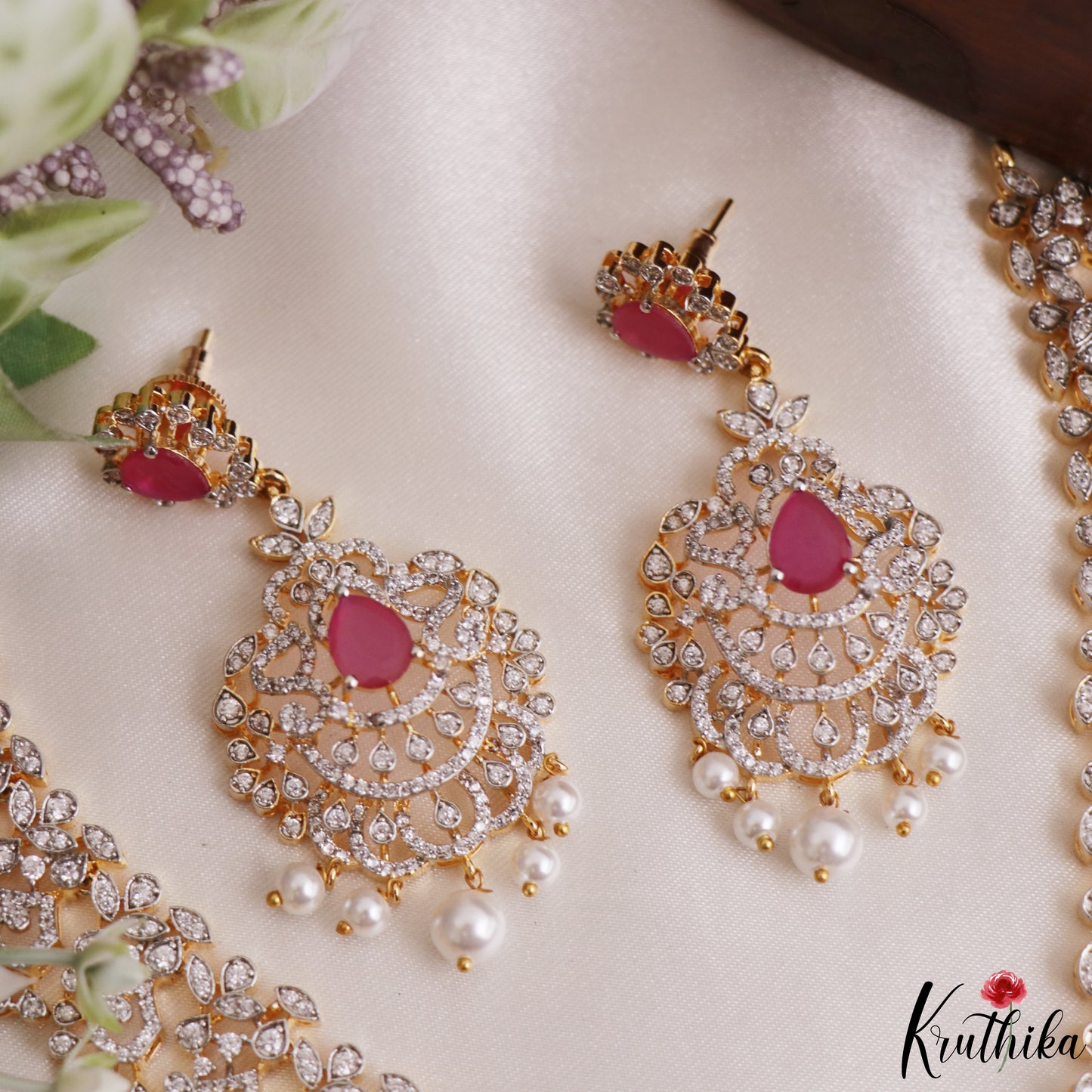 Trendy Teardrop Motifs CZ Victorian Necklace NC3267 (Available In 2 Colors)